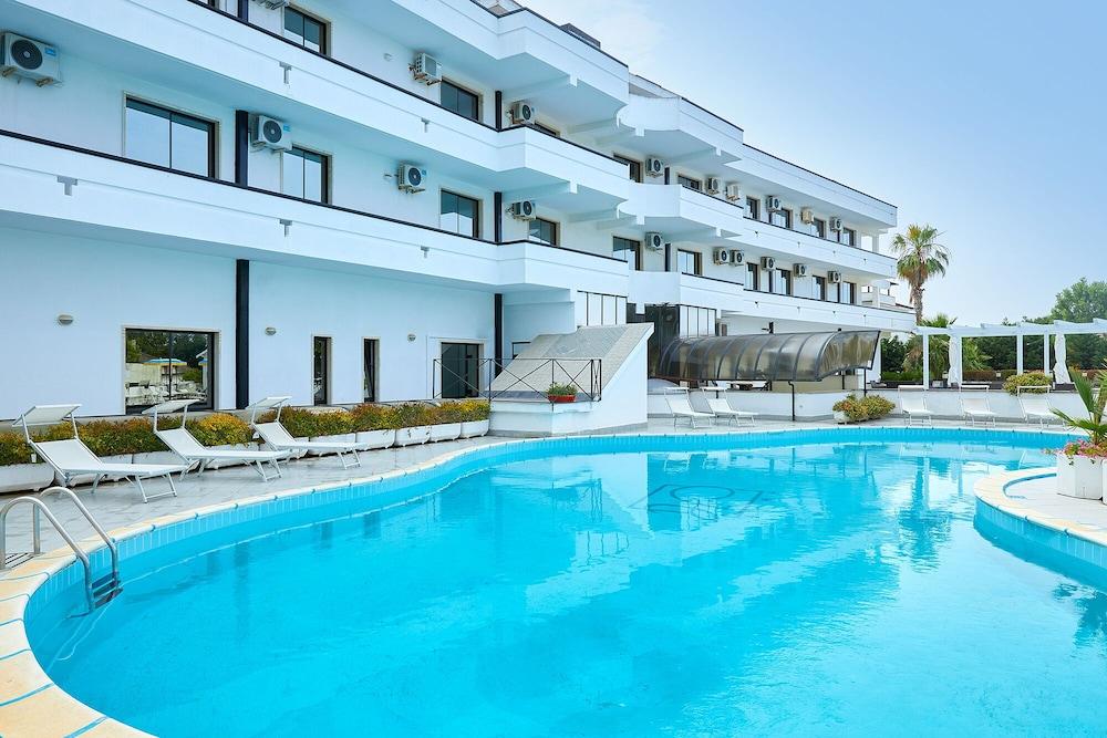 Hotel Club Clorinda Nuova Gestione 2024 بييسْتوم المظهر الخارجي الصورة