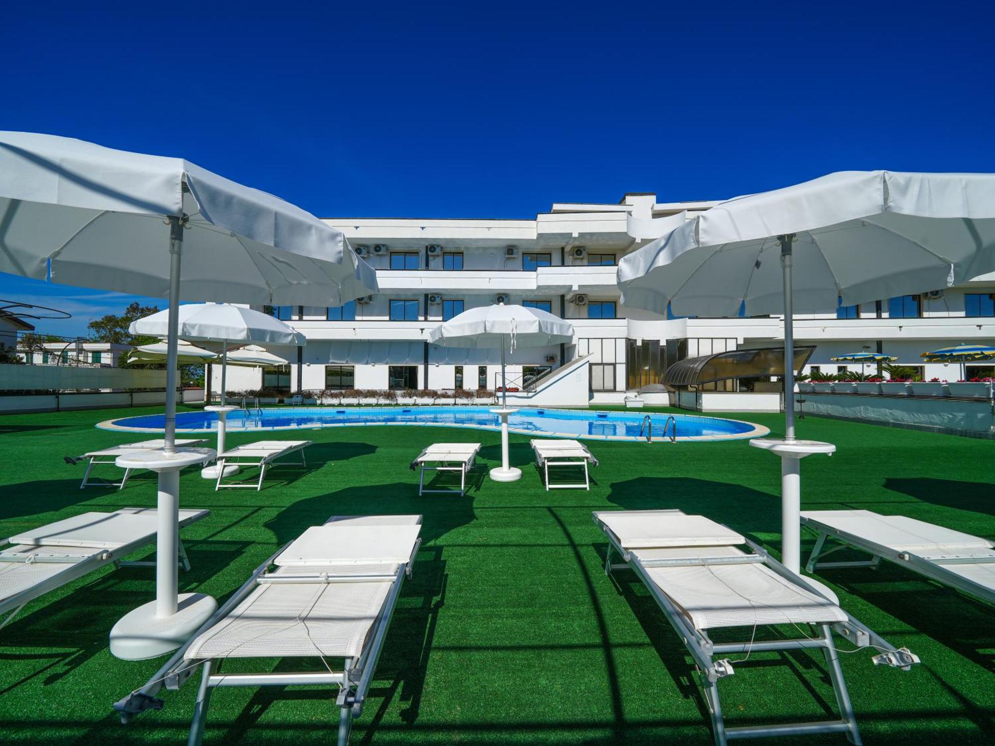 Hotel Club Clorinda Nuova Gestione 2024 بييسْتوم المظهر الخارجي الصورة