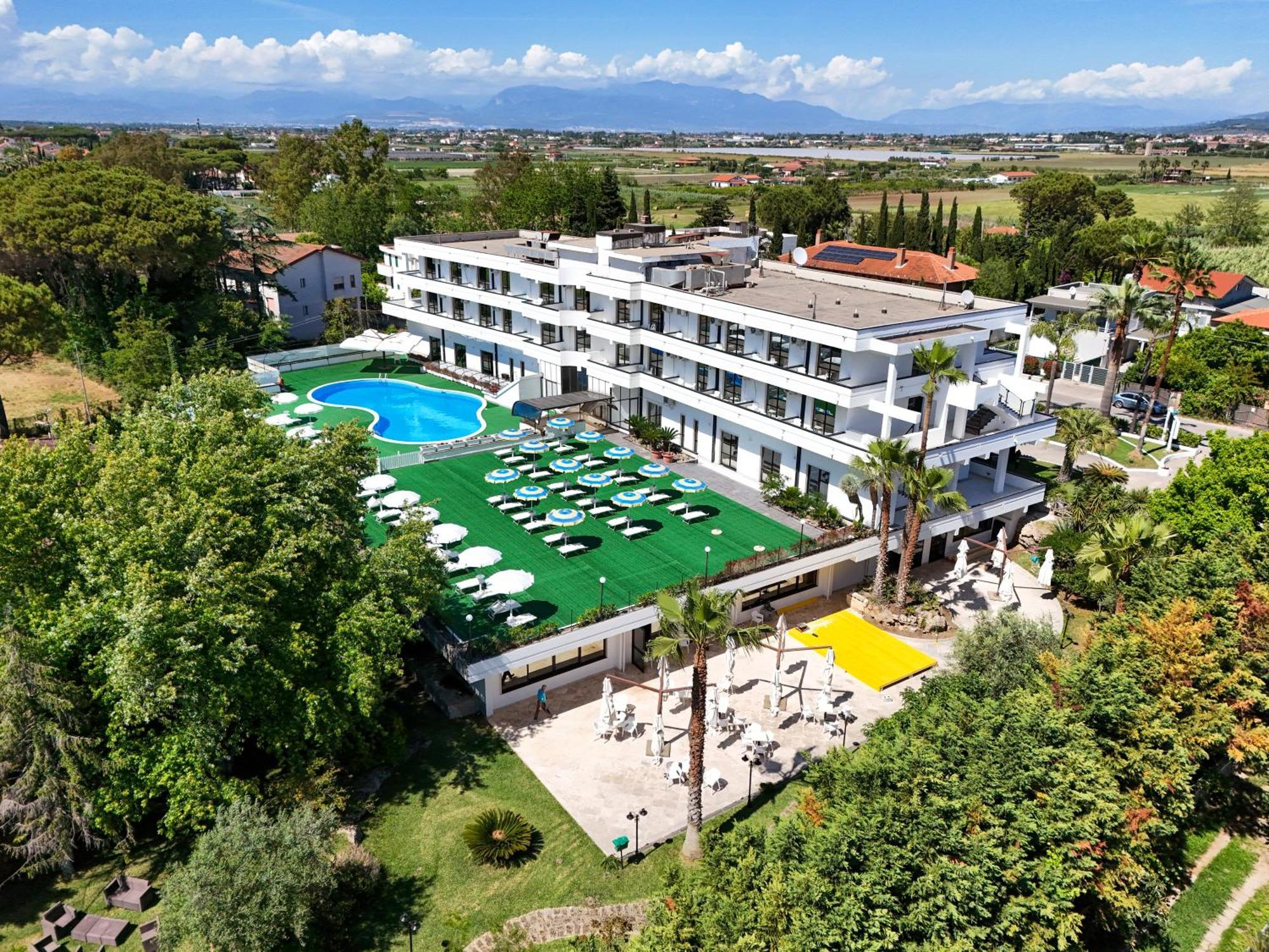 Hotel Club Clorinda Nuova Gestione 2024 بييسْتوم المظهر الخارجي الصورة