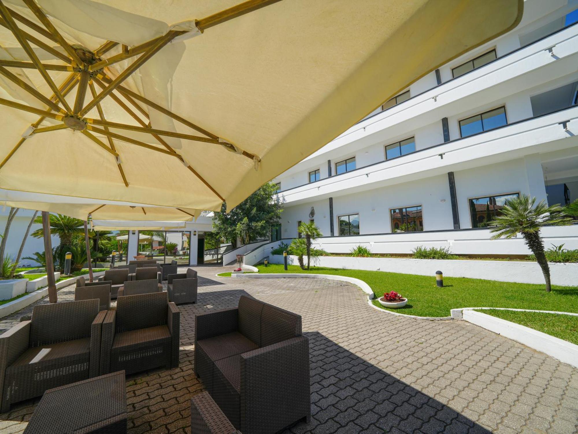 Hotel Club Clorinda Nuova Gestione 2024 بييسْتوم المظهر الخارجي الصورة